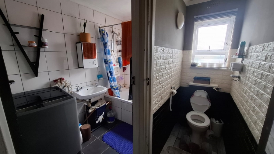 3 Bedroom Property for Sale in Strandfontein Village Western Cape